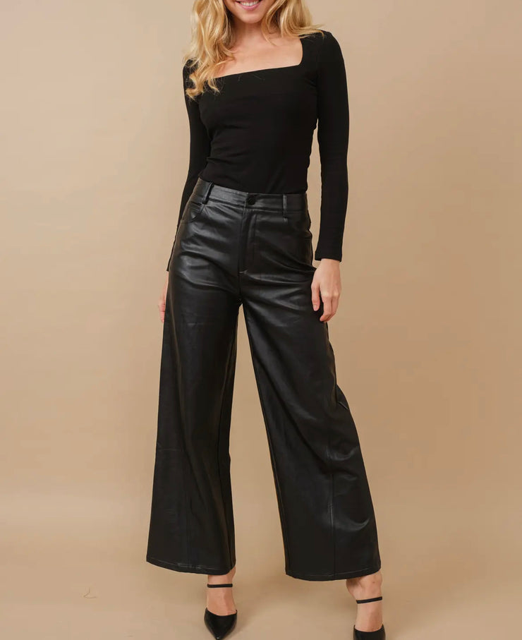 Wide Leg
High Rise faux Leather Pants