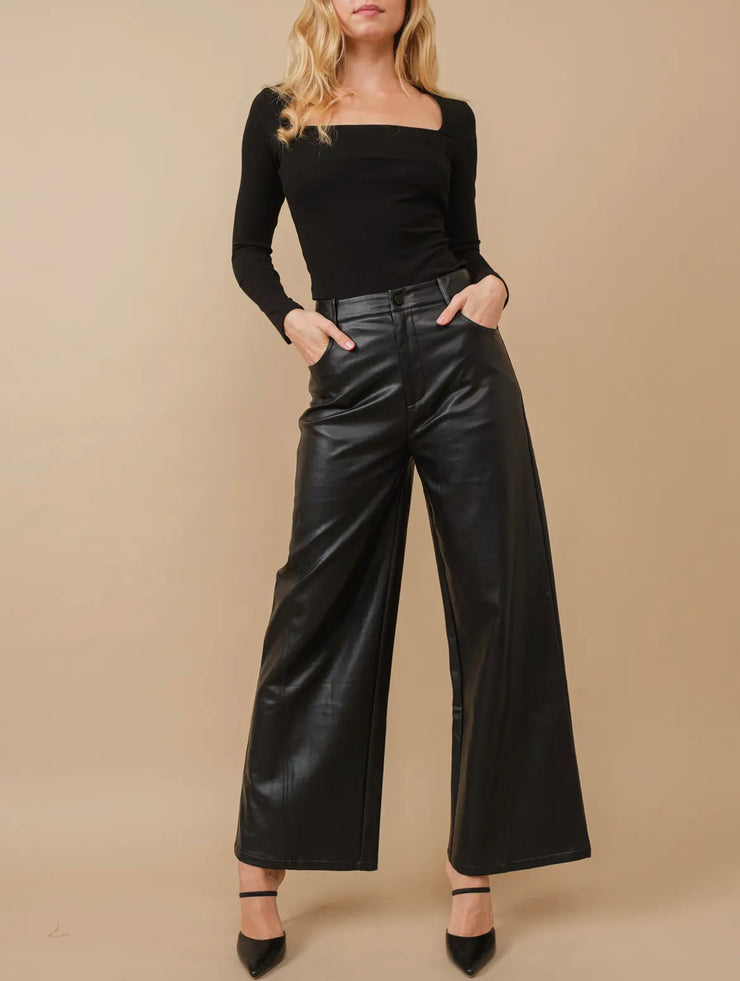 Wide Leg
High Rise faux Leather Pants